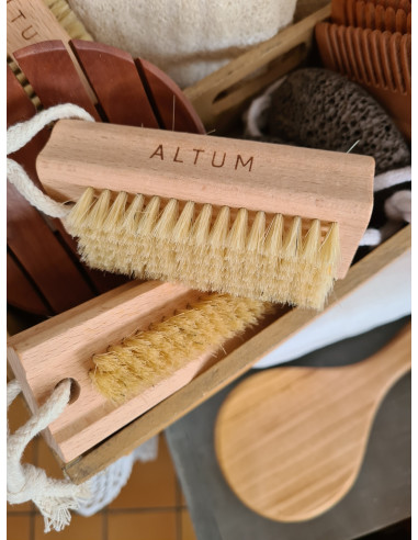 brosse à ongles en bois naturel 2 faces avec cordon à suspendre