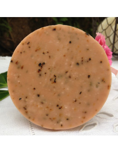 Savon naturel Bois de cèdre et feuilles de thé.