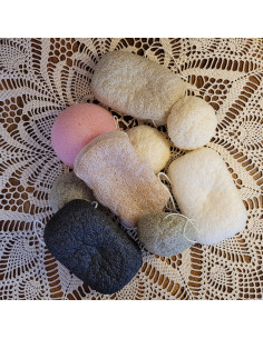 Assortiment d'éponges konjac vrac ou emballées, tailles présentées : petit, medium ou maxi .Vendues déshydratées.