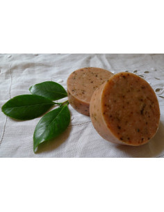Savon naturel Bois de cèdre et feuilles de thé.
