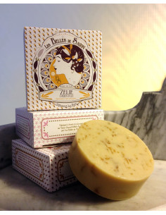 Savon surgras Patchouli et lait d'amande. Saponifié à froid et riche en glycérine végétale naturelle.