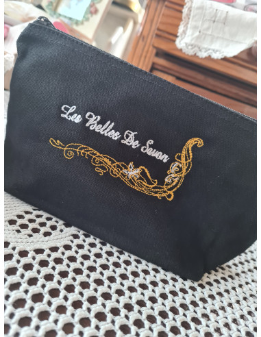 Trousse de toilette en coton noir avec anse large brodée machine Les Belles de Savon
